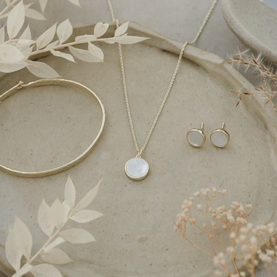 Alluring Necklace-mother of pearl