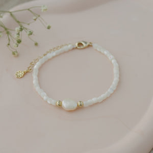 Bella Bracelet-mother of pearl/white pearl