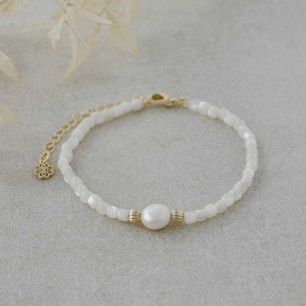 Bella Bracelet-mother of pearl/white pearl