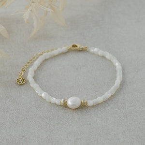 Bella Bracelet-mother of pearl/white pearl