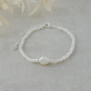 Bella Bracelet-mother of pearl/white pearl