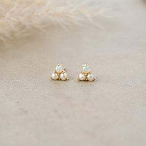 Elegance Studs-white pearl/opal