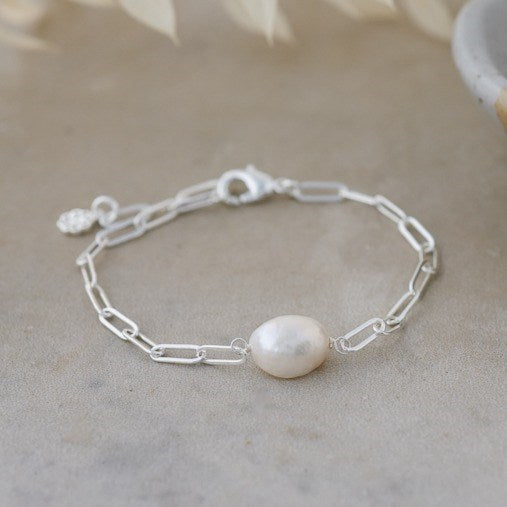 Gwendolyn Bracelet-white pearl