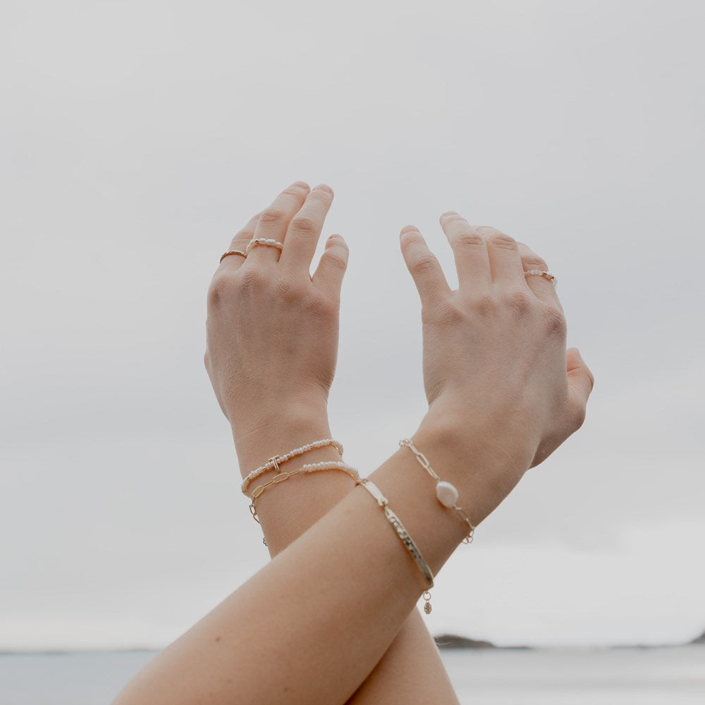 Gwendolyn Bracelet-white pearl