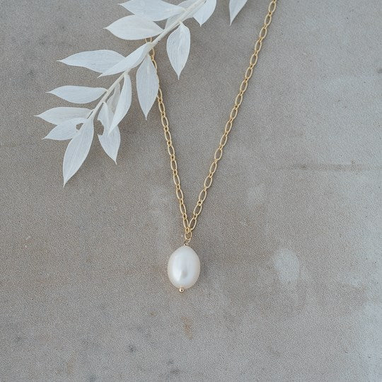 Veda Necklace-white pearl